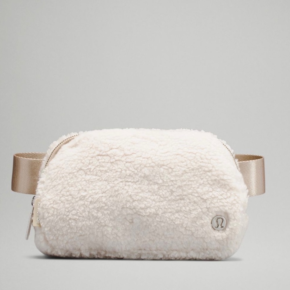 NWT: Lululemon Everywhere Belt Bag Fleece - Ivory/Trench